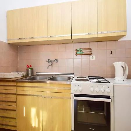 Radojka 1203 Tisno